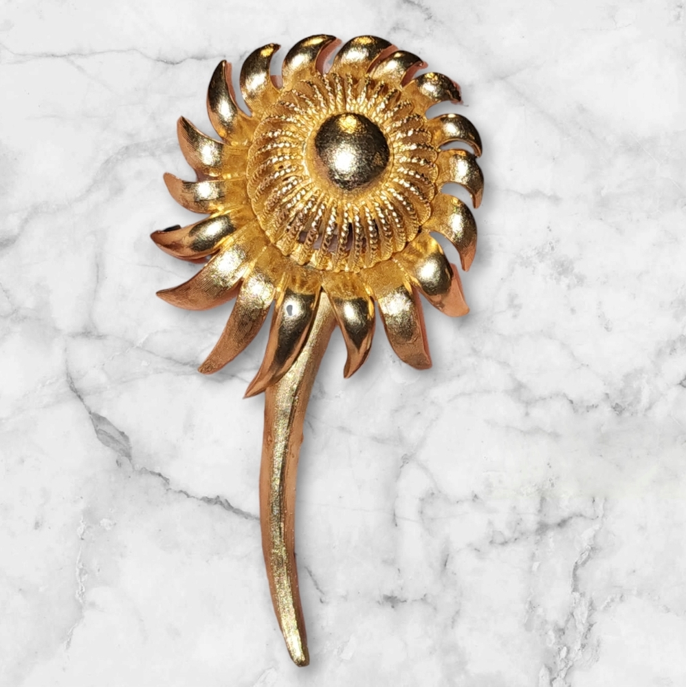 Vintage CORO Pegasus Mid Century Modernist Gold Tone Sunflower Flower Brooch Pin